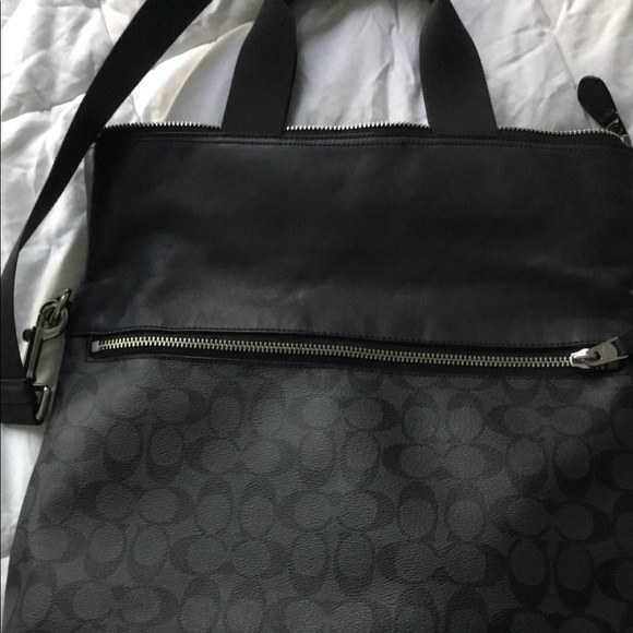 Coach Men's crossbody leather Bag - Picture 3 of 9